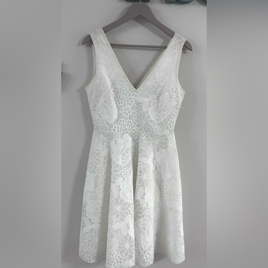 Erin By Erin Fetherston White Sleeveless V-Neck A-Line Dress